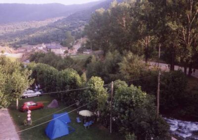 Vistes camping i riu
